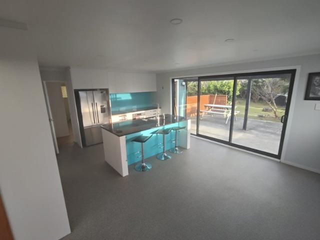 paraparaumu beach, 3 bedrooms