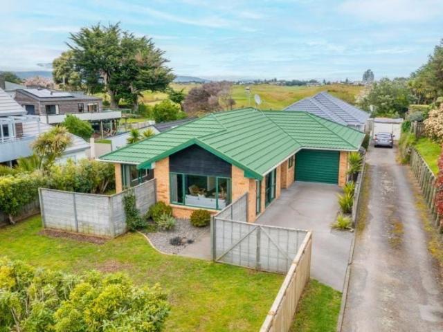 paraparaumu beach, 3 bedrooms