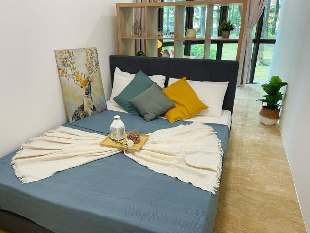 Parc Oasis Condominium Room Rental, $1,799, 1 Bed 1 Bath 250 sqft $7.20 psf