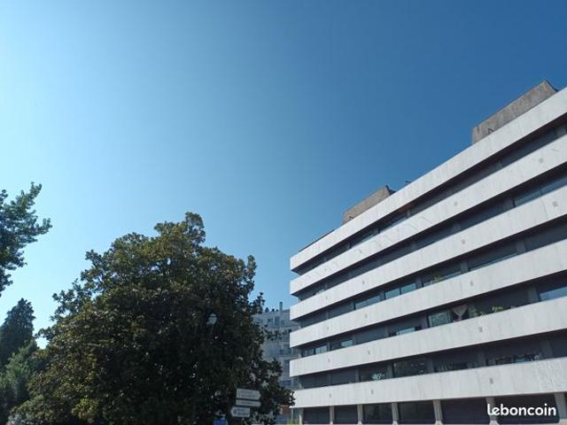 Parc Beaumont / Lycée Louis Barthou Lumineux appartement F1bis de 31m2 Asc Vue dégagée