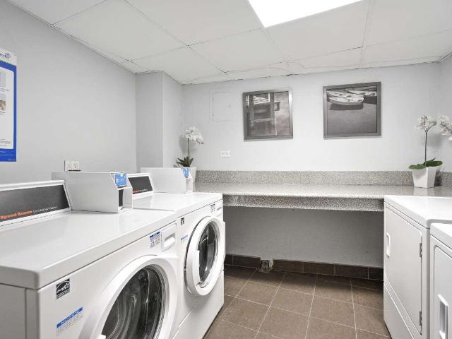 Parc Royal Apartments 2 Bedroom Apartment for Rent at 3333 Rue Jean Talon O, Montréal, QC H3R 2G1 Parc Kent