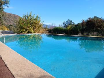 PARCELA CON 3 CASAS, GRAN PISCINA