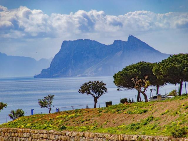 PARCELA CON VISTA AL MAR CON LICENCIA Y PROYECTO
