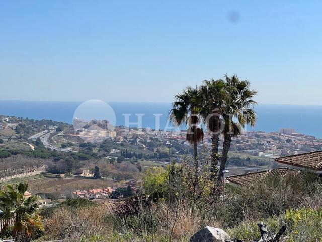 Parcela con vista el mar en la mejor zona de Alella