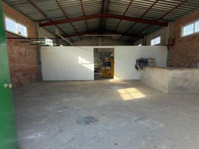? Parcela con Vivienda y Nave de mas 700 m2 a 3 minutos de Los Palacios | El Garrotal
