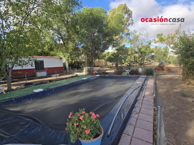 PARCELA CON VIVIENDA Y PISCINA A LA VENTA
