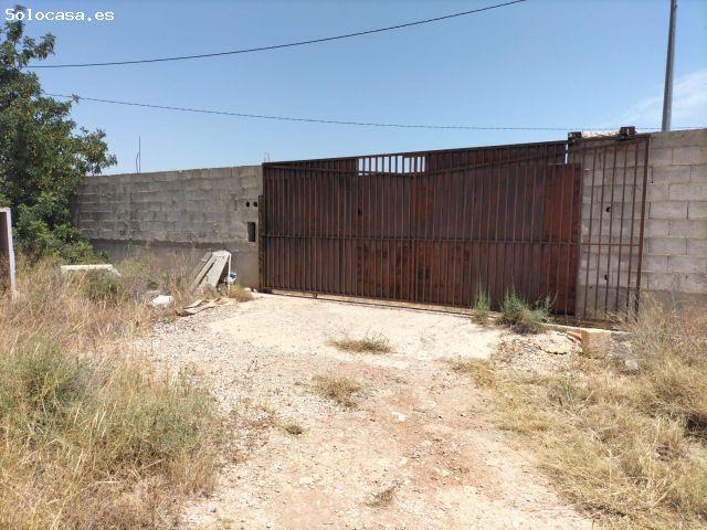 PARCELA CON VIVIENDA EN CONSTRUCCIÓN, CUEVA HABILITADA DE VIVIENDA, AGUA POTABLE Y LUZ