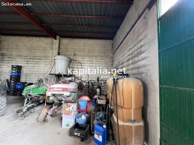 Parcela con almacén a la venta en Albaida