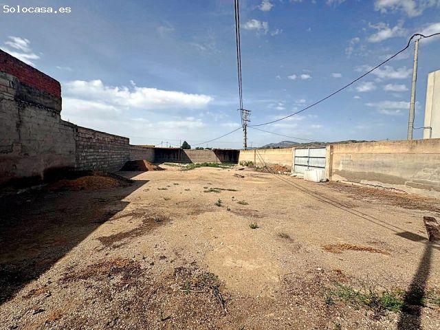 Parcela con almacén y vivienda