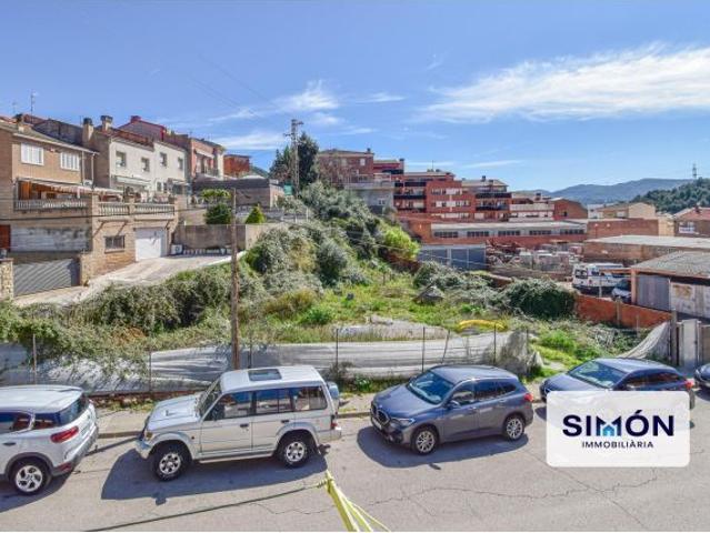 Parcela con gran potencial urbanístico de 577 m2 para edificio o divisible en 3 parcelas para casas!