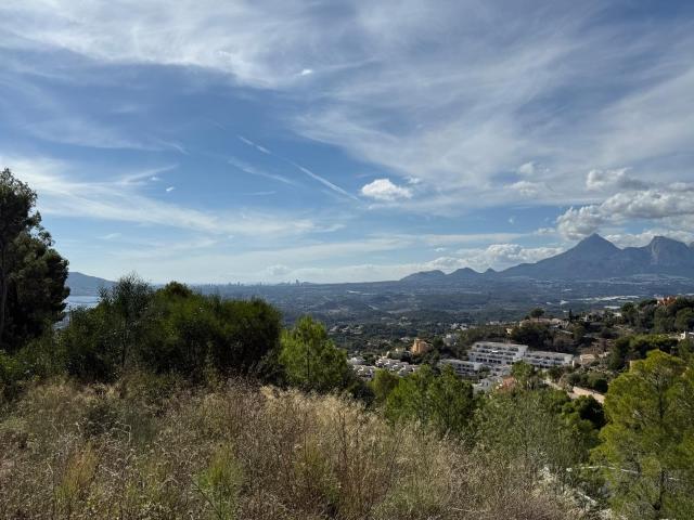Parcela con proyecto y licencia en Altea la Vella – Vistas panorámicas al mar y la montaña