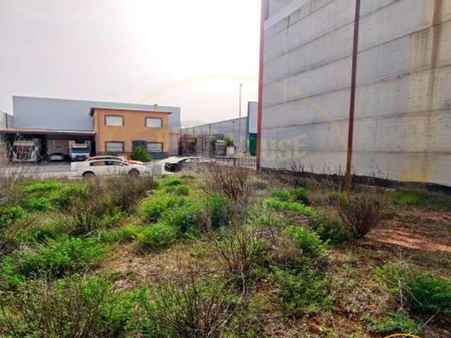 PARCELA CON PROYECTO EN POLÍGONO SEPES
