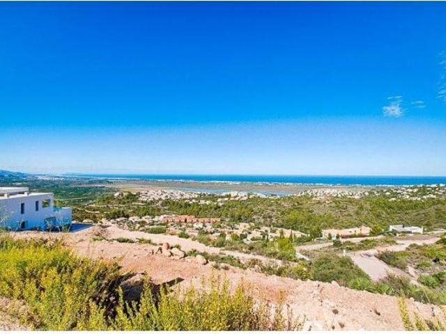 Parcela de constucción con vistas al mar