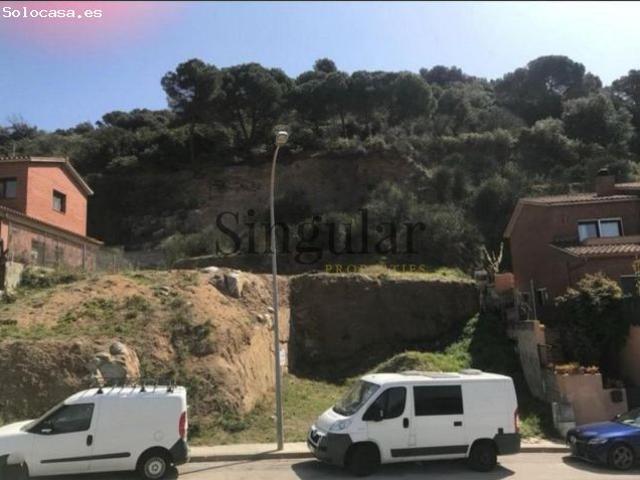 Parcela de 1.031m2 urbana edificable con proyecto chalet minimalista en Sta María de Martorelles