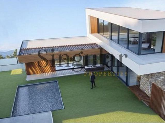 Parcela de 1.031m2 urbana edificable con proyecto chalet minimalista en Sta María de Martorelles