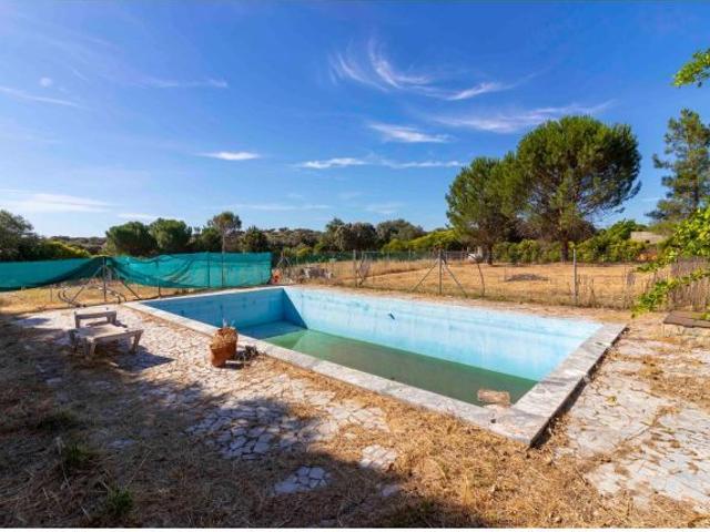 PARCELA DE 2.500 M2 EN CAMPOMANES CON PISCINA Y CASA TU REFUGIO DE TRANQUILIDAD A UN PASO DE BADAJ