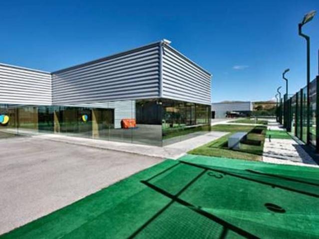 Parcela de 6.000 metros con construcción de complejo deportivo.!