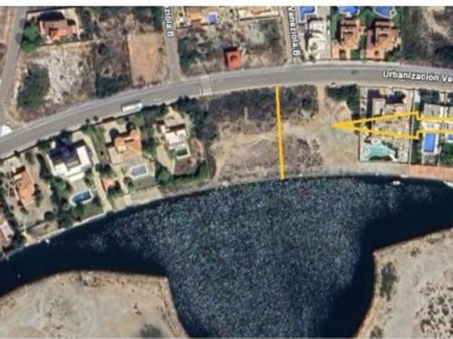 Parcela excepcional en primera linea del Canal situada en el km 18 19 de La Manga del Mar Menor