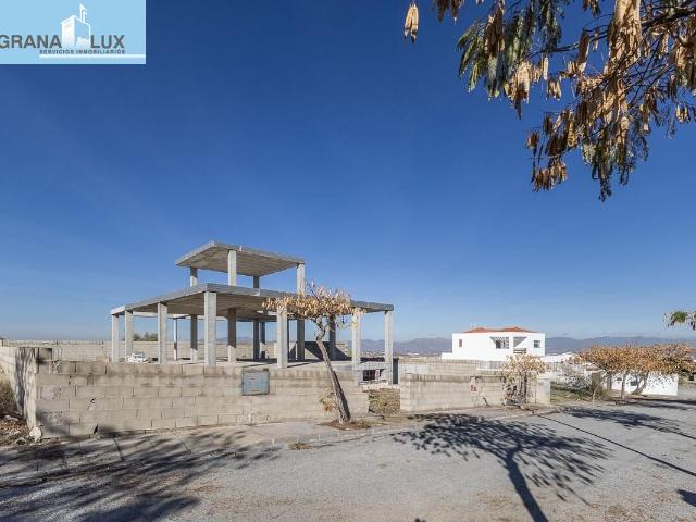 Parcela exclusiva con estructura de Chalet independiente y piscina en Urb. El Montecillo, Las Gabias