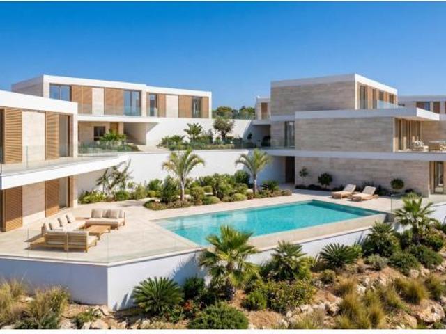 Parcela exclusiva con proyecto hotelero autorizado y vistas panorámicas al mar