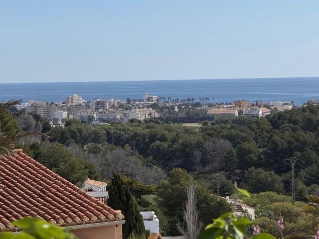 Parcela exclusiva en Jávea con vistas al mar y ubicación privilegiada