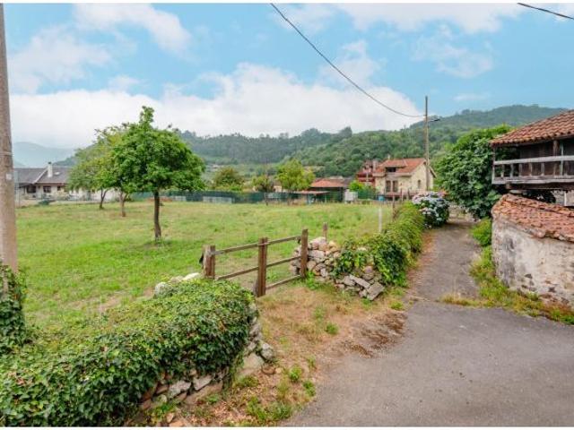 Parcela edificable de 1.024 m2 en Caces Las Caldas