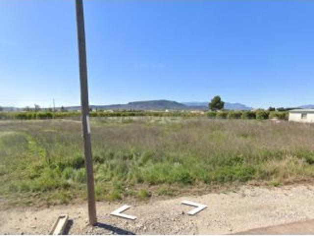 Parcela edificable de 4.511 m² con caseta en una de las entradas de Mula Murcia