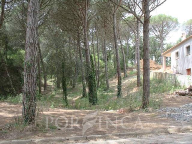Parcela edificable totalmente plana en urbanización Mas Pere de Calonge