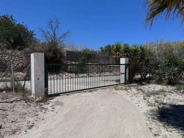 Parcela en Benissa – 5.005 m2 con Construcción Existente y Proyecto de Vivienda