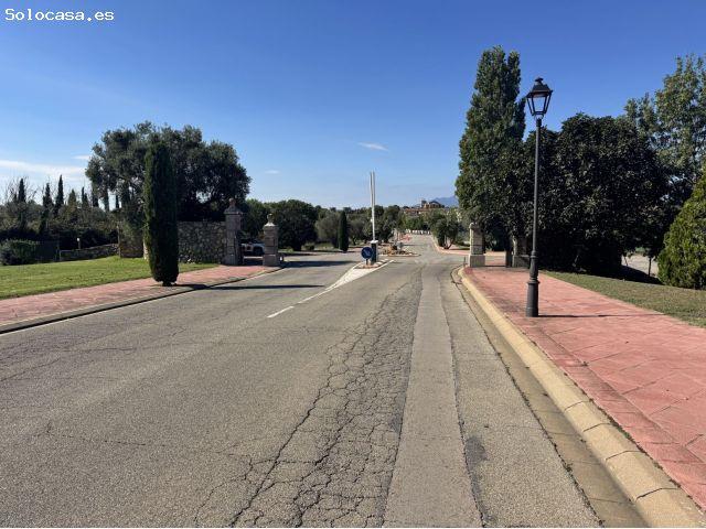 Parcela en el Golf de Peralada de 2512 m2 en primera linea d