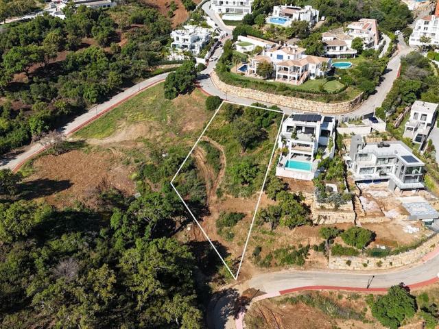 Parcela en La Mairena Marbella