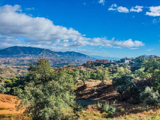 Parcela en La Mairena Marbella