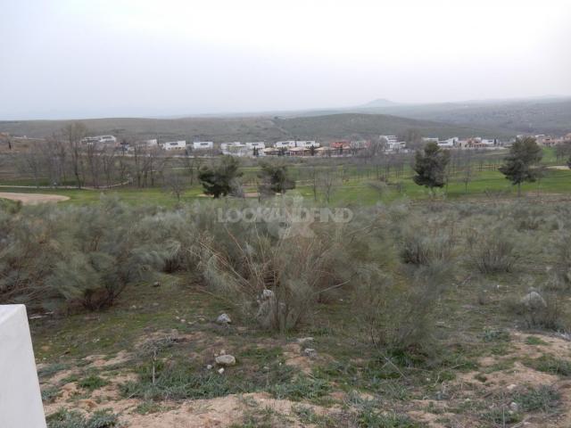 PARCELA EN LAYOS