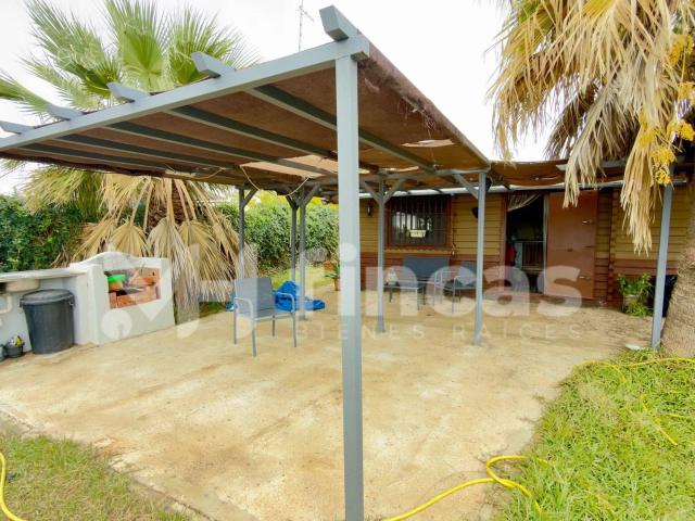 PARCELA EN LOS MOLARES – 900 m2 | Agua de pozo comunitaria | Piscina | Casa de madera | 59.900 €