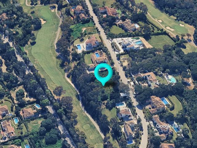 Parcela en Primera Línea de Alto Club Golf Almenara – Una Oportunidad Única para Construir la Vivienda de Sus Sueños en Sotogrande Alto