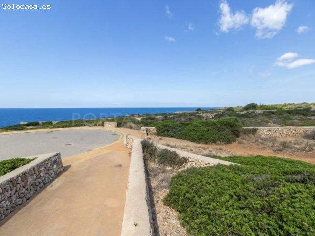 Parcela en primera línea en venta con vistas al mar y al campo
