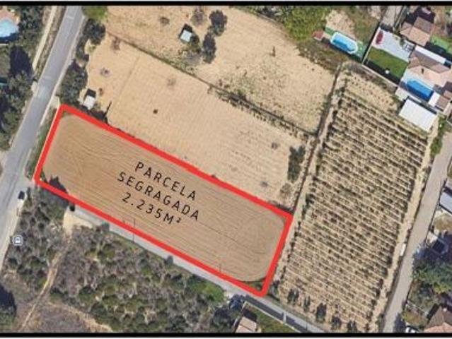 ?PARCELA EN VENTA EN EL MARQUESADO – 2.235 m2 SEGREGADA Y HACIENDO ESQUINA A PIE DE CARRETERA?