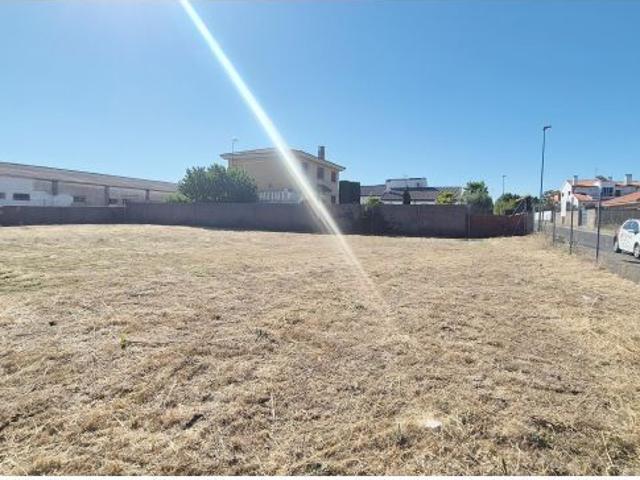 PARCELA EN VENTA EN LOS ALMENDROS, VILLAMAYOR. Urbis Gestión te ofrece el espacio perfecto para hace