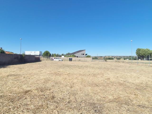 PARCELA EN VENTA EN LOS ALMENDROS, VILLAMAYOR. Urbis Gestión te ofrece el espacio perfecto para hacer realidad tu proyecto