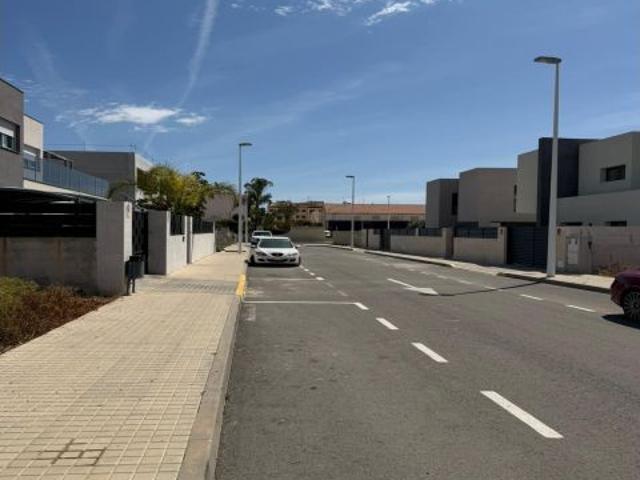 Parcela en venta en Torrellano Elche – 400 m2, orientación Este