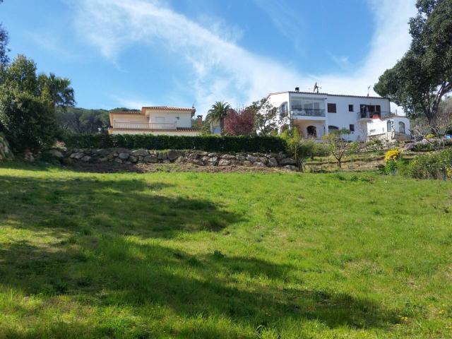 PARCELA EN VENTA SITUADA EN LA URBANIZACIÓN MAS PALLÍ DE CALONGE
