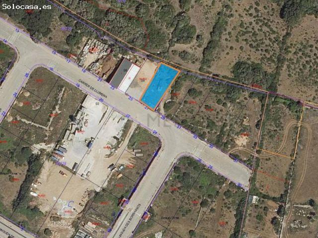 Parcela industrial con licencia de obras en venta en Alaior
