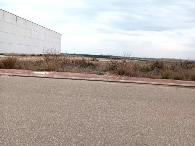 PARCELA INDUSTRIAL EN EL POLÍGONO CUARTO DE LA HUERTA