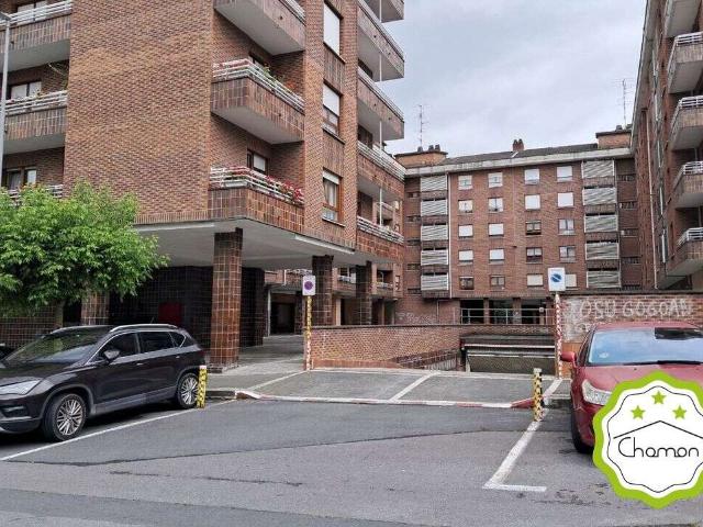 ¡Parcela para coche amplio en el centro de Arrigorriaga!