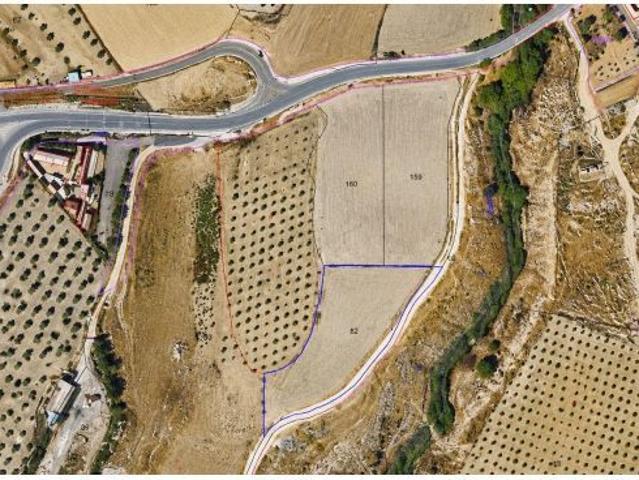 Parcela rústica cercada, a la salida de Las Gabias junto conexión A 44