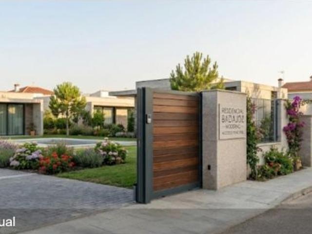 Parcela rústica de 2.000 m2 vallada y a pie de carretera – Ctra. de Olivenza