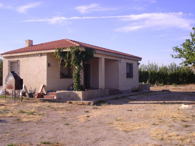 parcela: Terreno de 5500 m2 y casa de 60 m2, preparada para ampliar