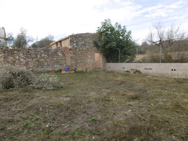PARCELA URBANA CON CASA DE PIEDRA PARA REHABILITAR