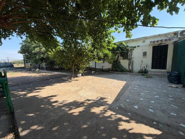 Parcela urbana con chalet en Badajoz