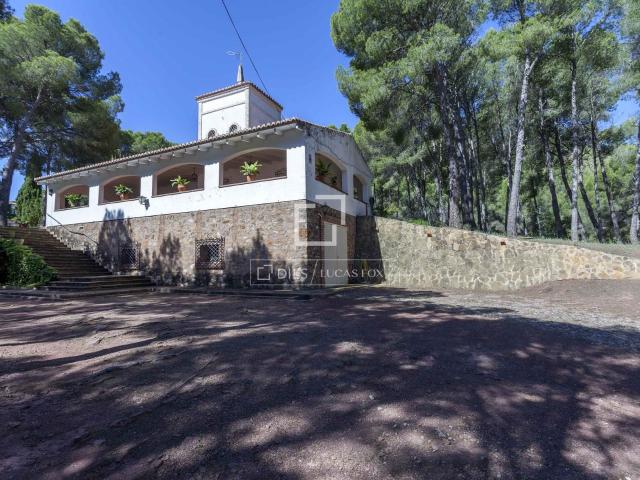 Parcela urbana de 14.260 m² situada junto a la localidad de. 367m² Náquera